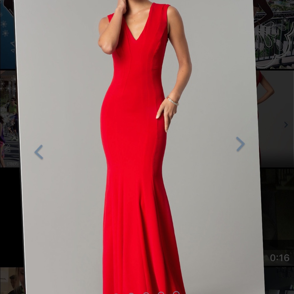 RED PROM DRESS - Picture 2 of 2